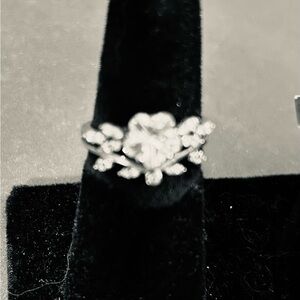 Elegant Silver Floral Ring CZ PREETY!